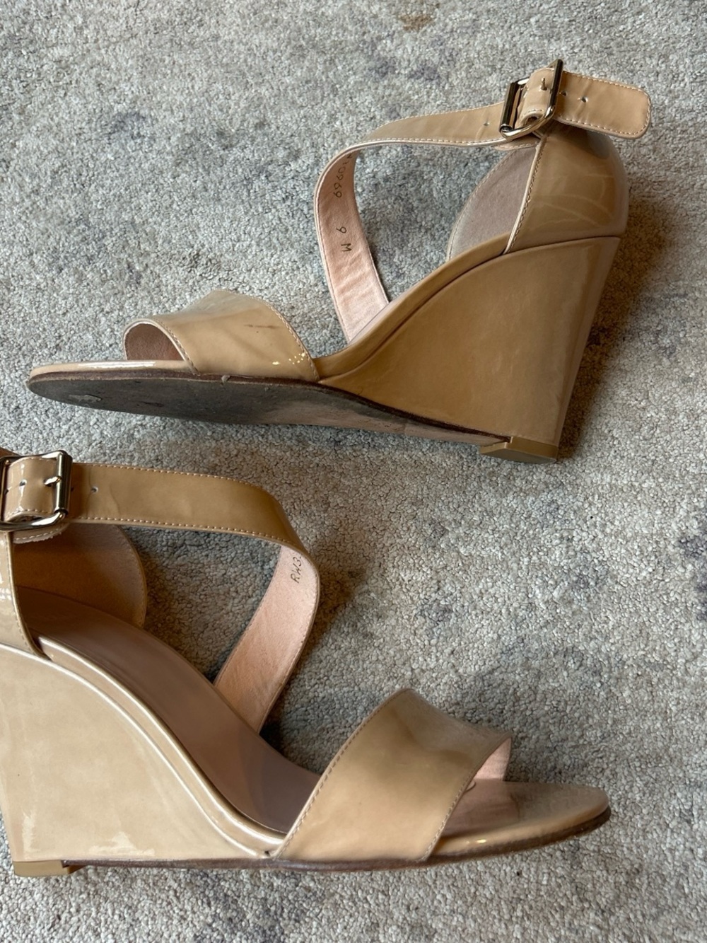 Stuart Weitzman Nude Patent Leather Wedge Sandals - Picture 5 of 7